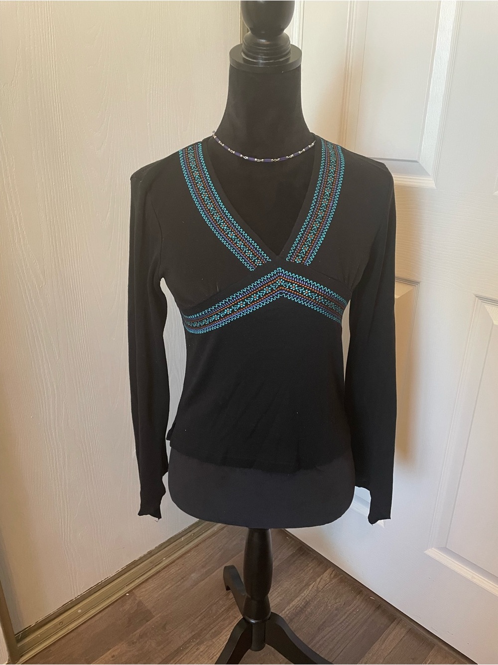 Energie Black Gauntlet-Sleeve V-Neck Top with Blue Teal Trim Size M